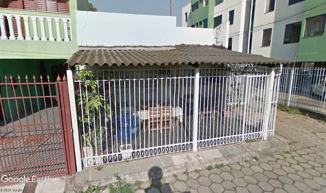 CASA NA QI 02 DO GUARÁ-I e LOJA NA SCLS 313, BRASÍLIA-DF