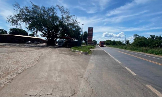 POSTO DE COMBUSTÍVEL EM PRES. OLEGÁRIO-MG (ÀS MARGENS DA BR-040)