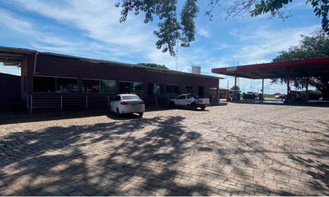 POSTO DE COMBUSTÍVEL EM PRES. OLEGÁRIO-MG (ÀS MARGENS DA BR-040)
