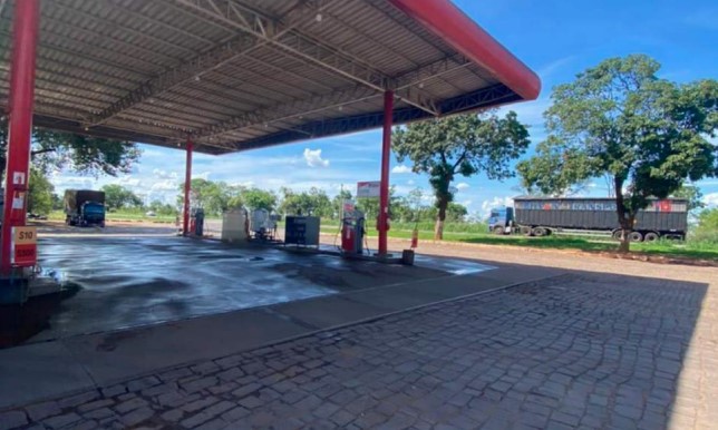 POSTO DE COMBUSTÍVEL EM PRES. OLEGÁRIO-MG (ÀS MARGENS DA BR-040)