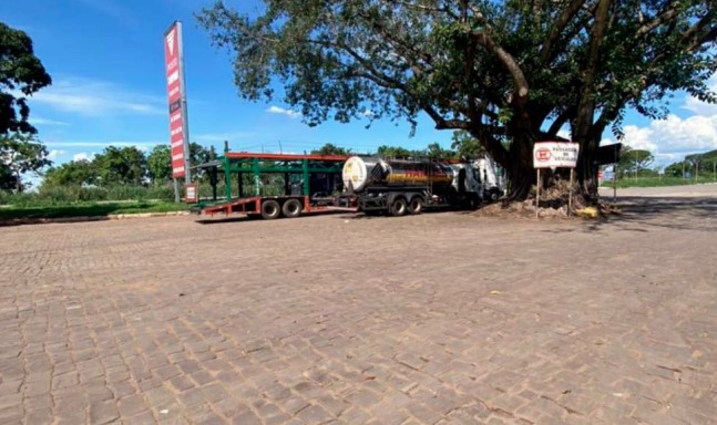 POSTO DE COMBUSTÍVEL EM PRES. OLEGÁRIO-MG (ÀS MARGENS DA BR-040)