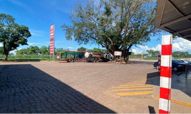 POSTO DE COMBUSTÍVEL EM PRES. OLEGÁRIO-MG (ÀS MARGENS DA BR-040)