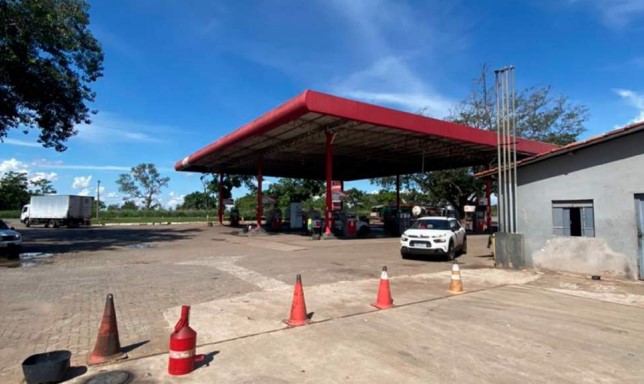 POSTO DE COMBUSTÍVEL EM PRES. OLEGÁRIO-MG (ÀS MARGENS DA BR-040)