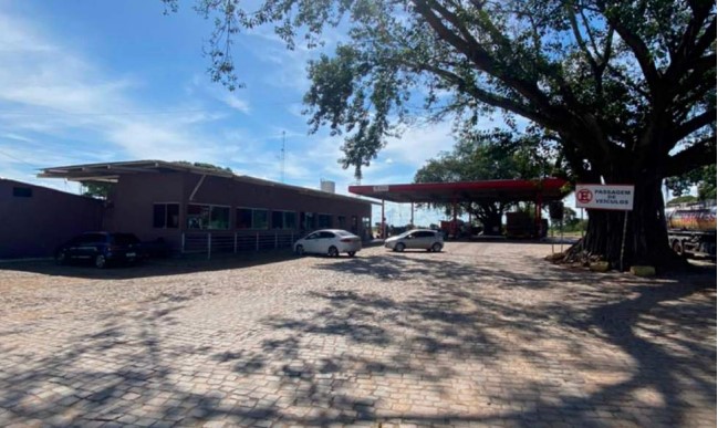 POSTO DE COMBUSTÍVEL EM PRES. OLEGÁRIO-MG (ÀS MARGENS DA BR-040)